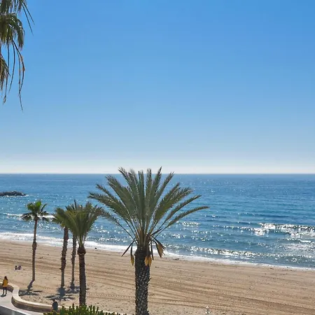 Oceanfront Apartman *